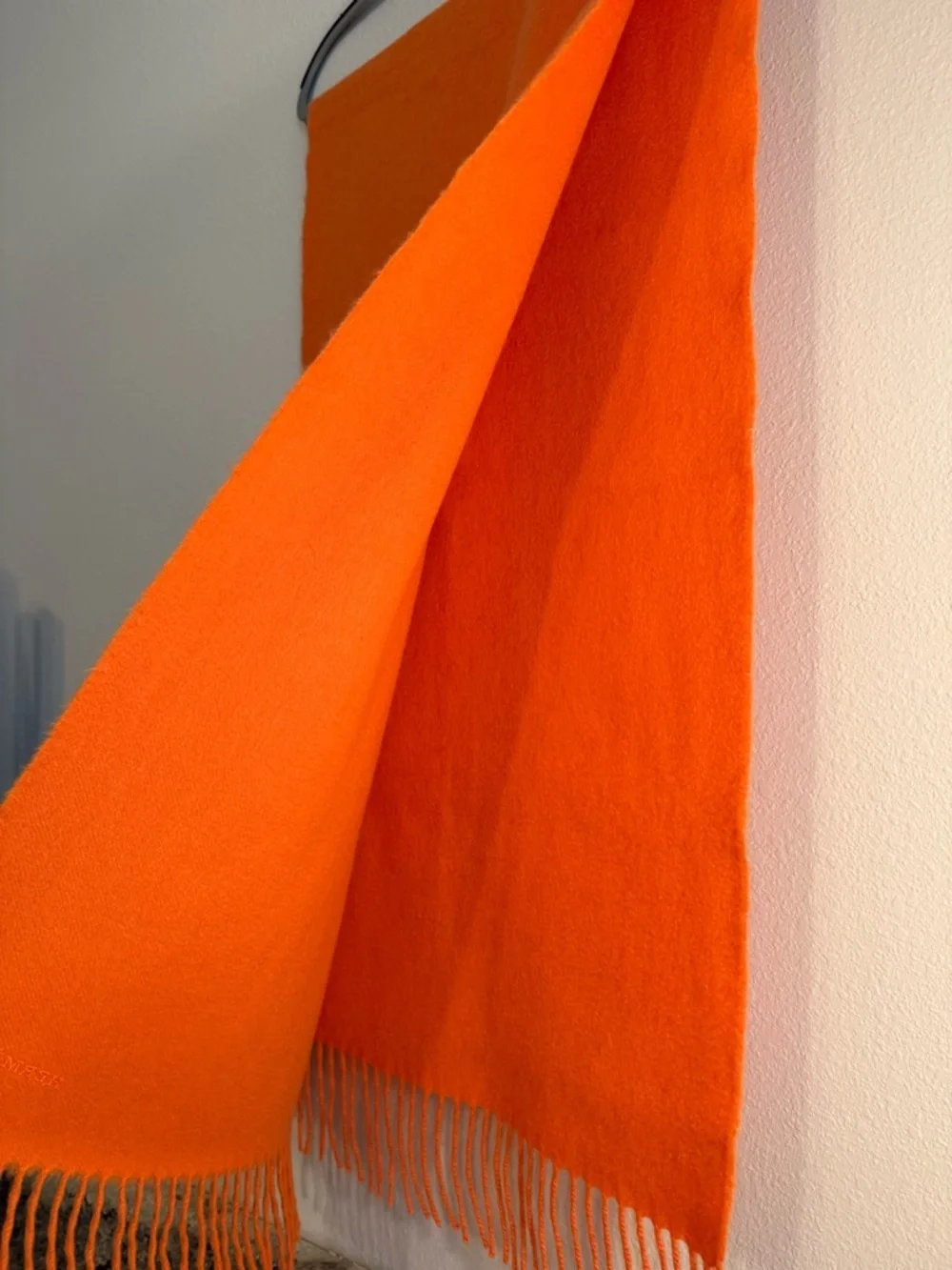 Authentic Hermès Cashmere scarf in box with ribbon - Picture 7 of 14
